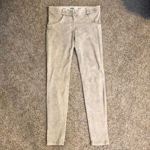 Freddy Tan Denim Wash Classic Rise Full Length Size Large.  Like new condition
